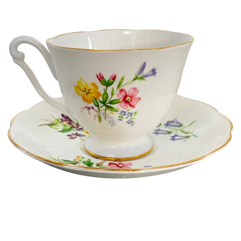 Vintage Queen Anne Bone China‎ England Teacup and Saucer Set Floral Gold Trim
